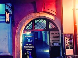 vstup entrance HILT black light theatre Prague